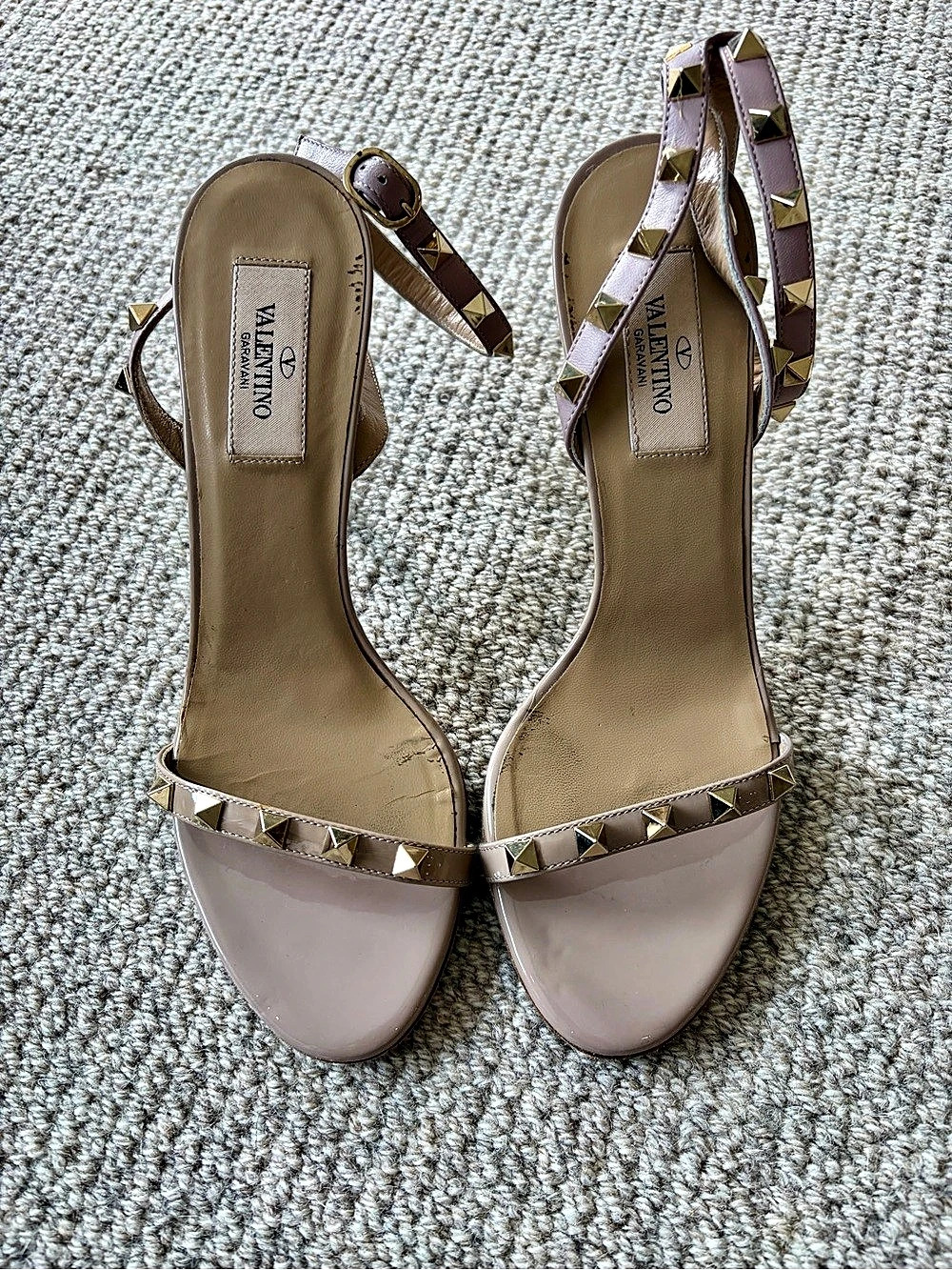 Barely Worn!Valentino Rockstud Sandals EU 37 in Pink w/ dust bag